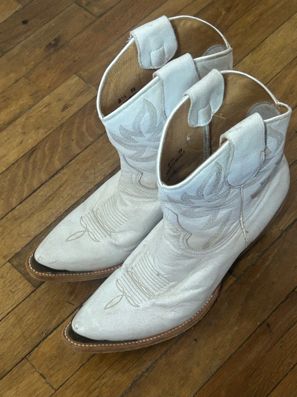 Idyllwind Women's Wheels Western Booties Round Toe in White - Picture 11 of 16